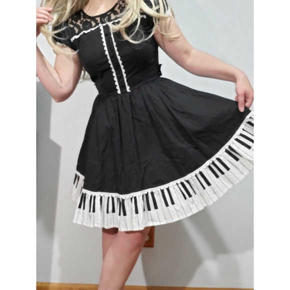 💖SOLD💖 Hot Topic Piano Key Ruffle Dress - Picture 2 of 6